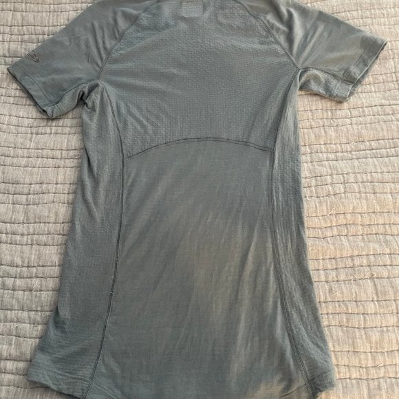 Icebreaker Zone 150 Top Merino Wool Small - Picture 3 of 4